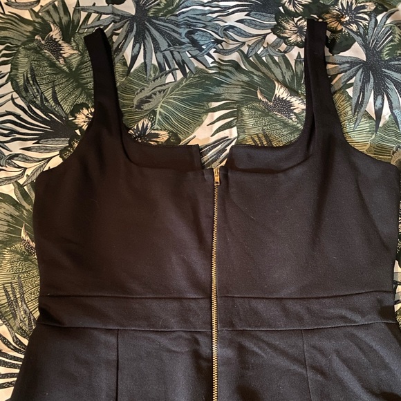 NWOT Black Romper with Gold Zipper Down the Back Sz L - Picture 6 of 6